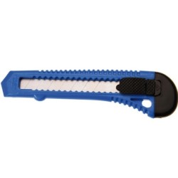 Vágó műanyag tokkal